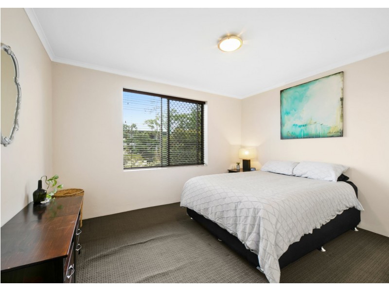 2/8 Cook Street, Yeronga QLD 4104