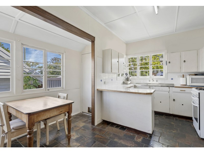 547 Cavendish Road, Coorparoo QLD 4151