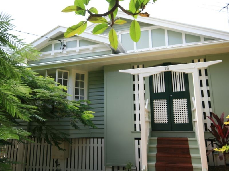 18 Barton Street, Holland Park West QLD 4121