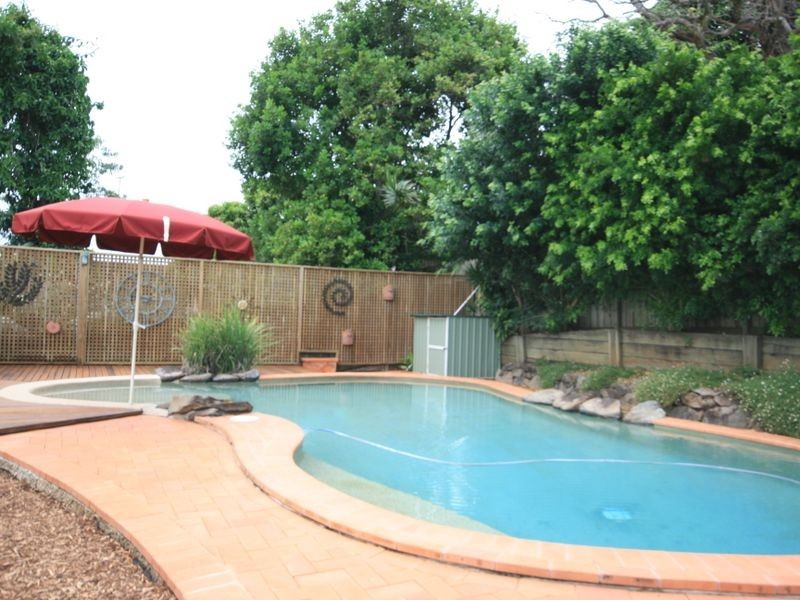 18 Barton Street, Holland Park West QLD 4121