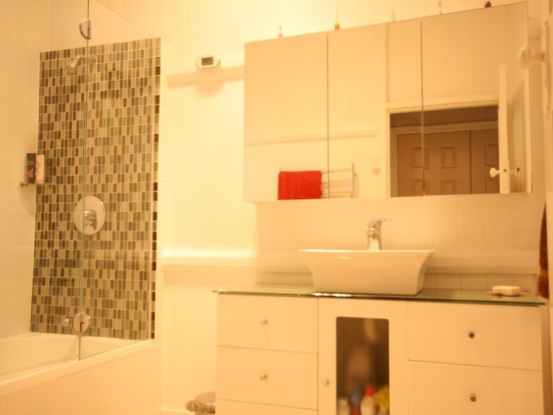 18 Barton Street, Holland Park West QLD 4121