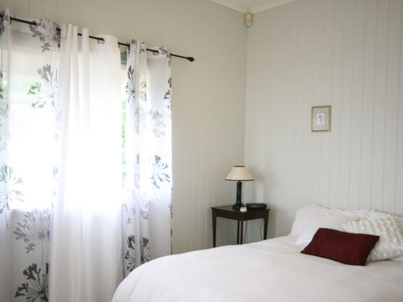 18 Barton Street, Holland Park West QLD 4121