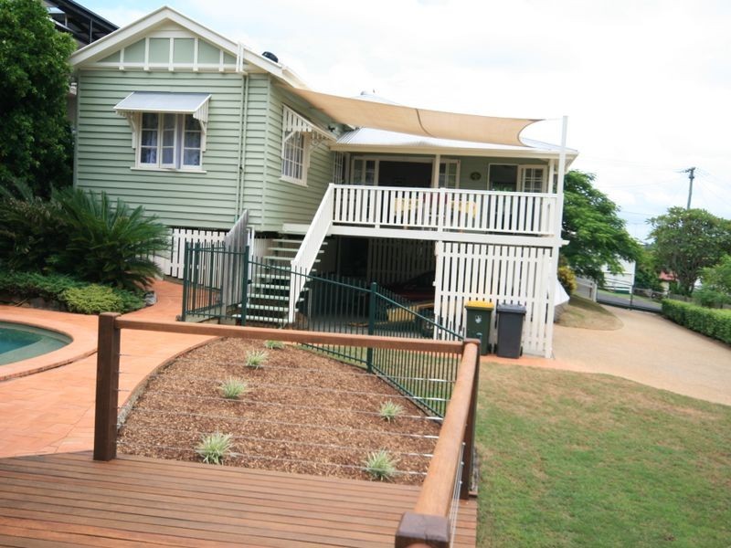 18 Barton Street, Holland Park West QLD 4121