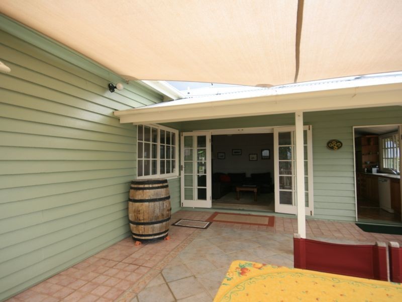 18 Barton Street, Holland Park West QLD 4121