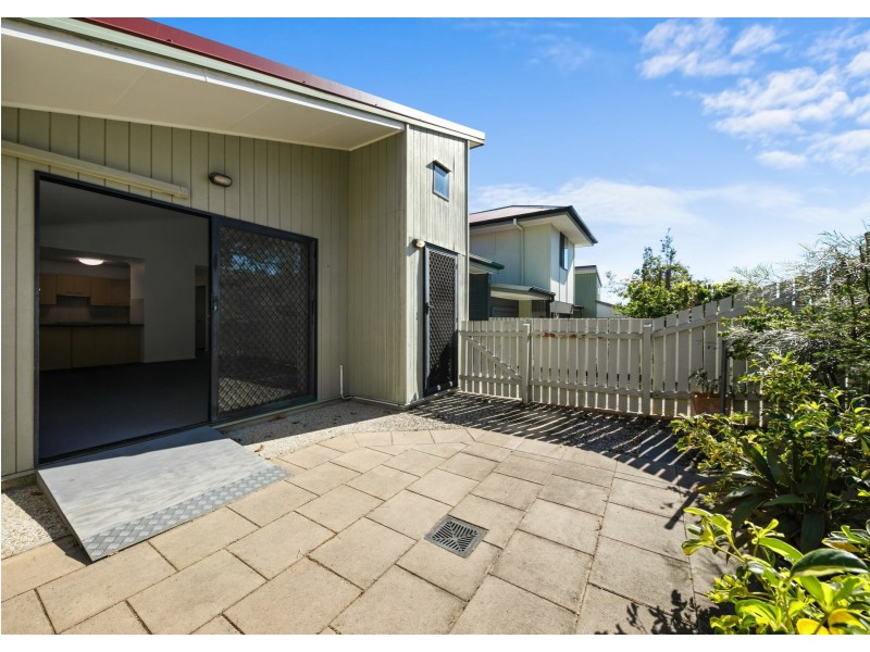 49 Bledisloe Street, Fairfield QLD 4103