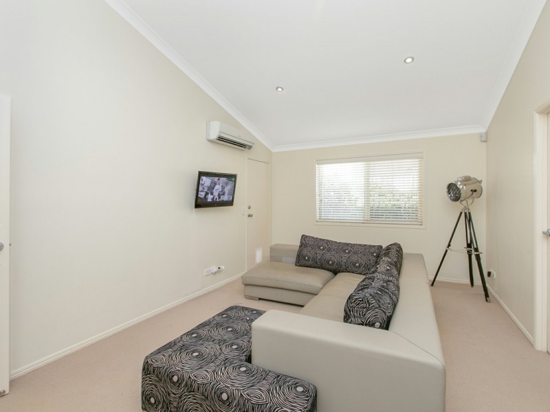 11 Riverview Place, Yeronga QLD 4104