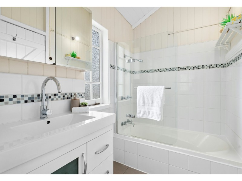 162 Venner Road, Fairfield QLD 4103