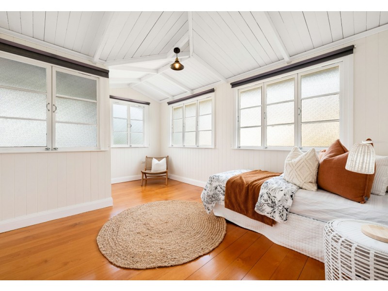 162 Venner Road, Fairfield QLD 4103