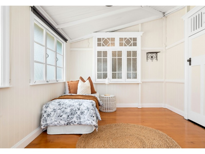 162 Venner Road, Fairfield QLD 4103