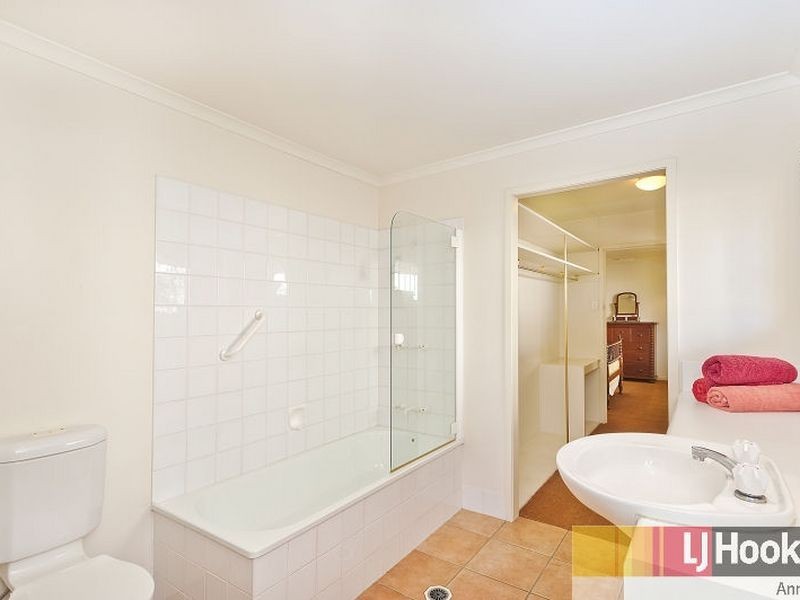 11 Lentara Street, Kenmore QLD 4069