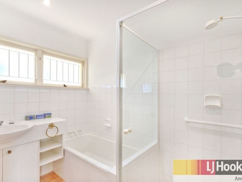 11 Lentara Street, Kenmore QLD 4069