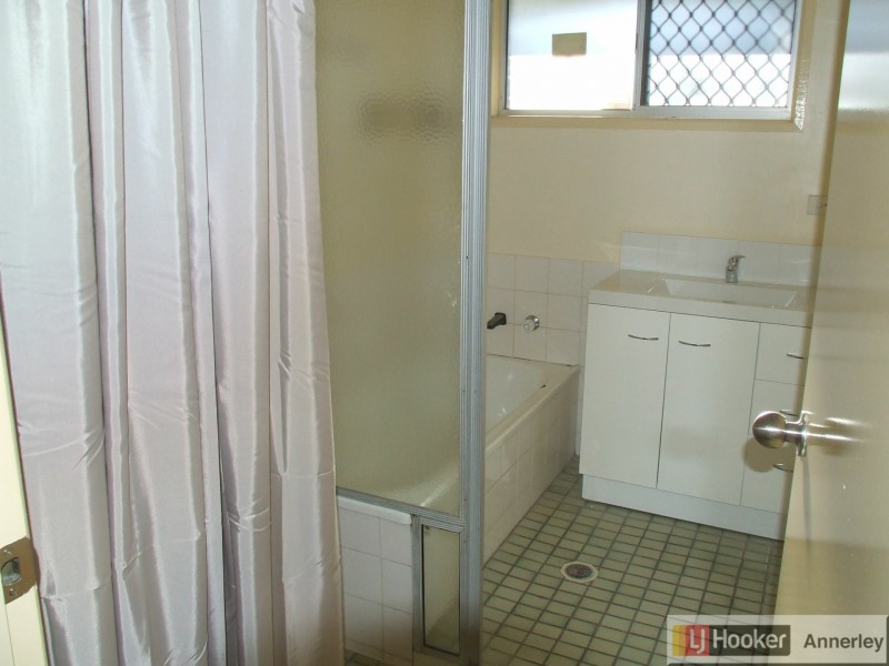 11 Dellwood Street, Nathan QLD 4111