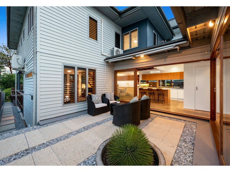 8 Rome Street North, Yeronga QLD 4104