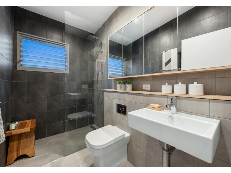 8 Rome Street North, Yeronga QLD 4104