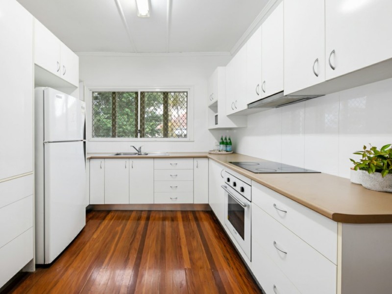 19 Crutchley Street, Fairfield QLD 4103
