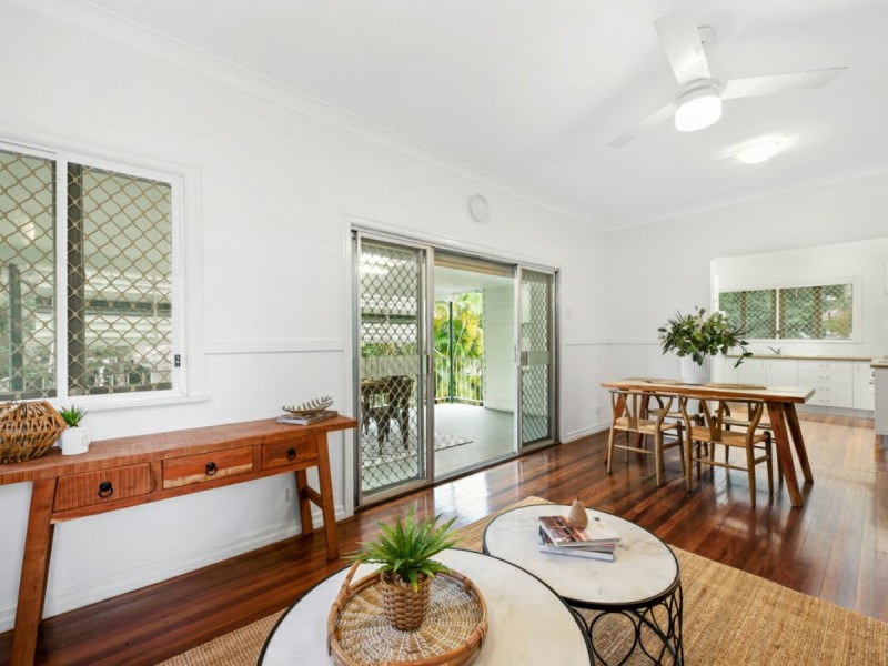 19 Crutchley Street, Fairfield QLD 4103
