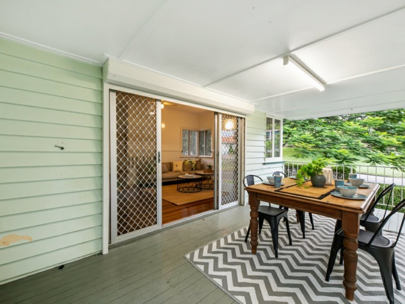 19 Crutchley Street, Fairfield QLD 4103