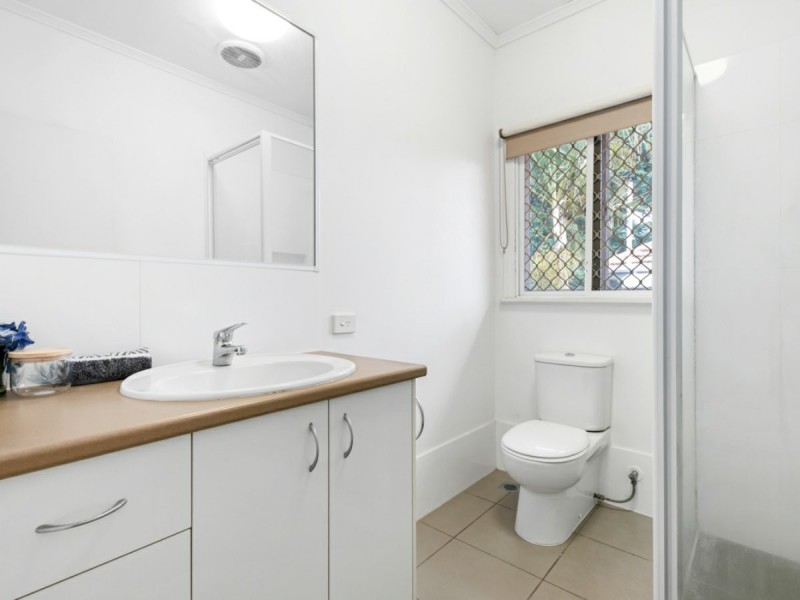 19 Crutchley Street, Fairfield QLD 4103