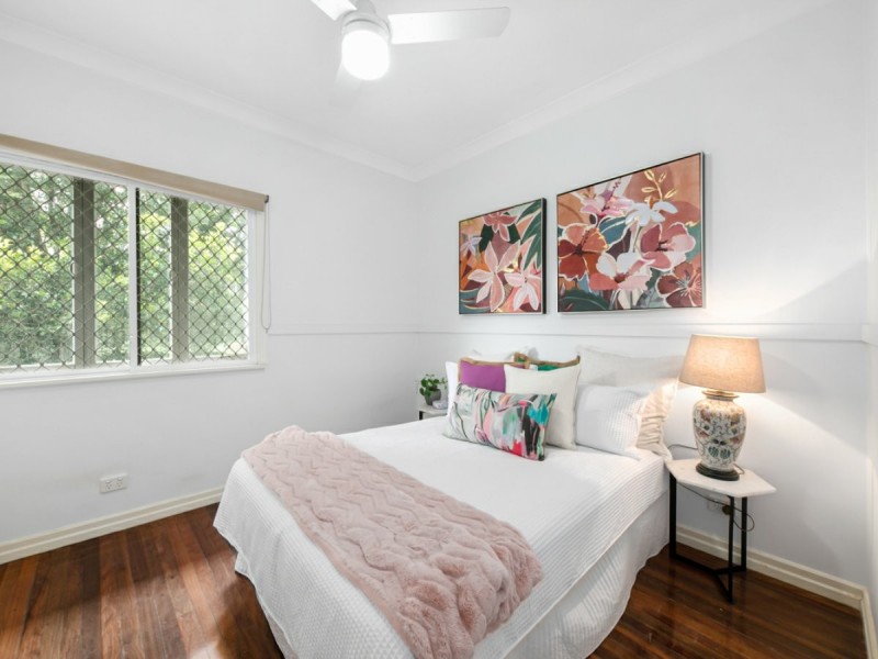 19 Crutchley Street, Fairfield QLD 4103