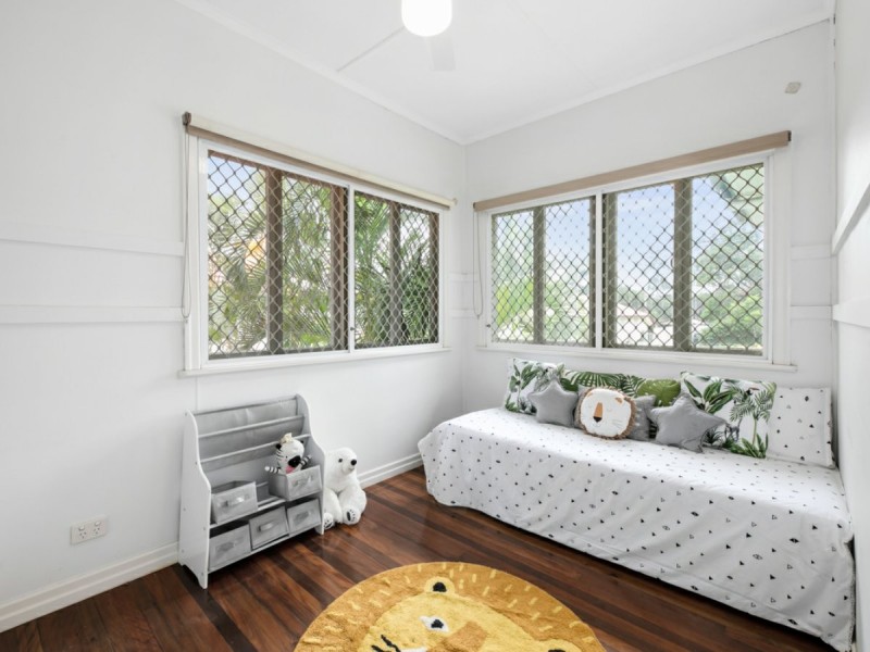 19 Crutchley Street, Fairfield QLD 4103