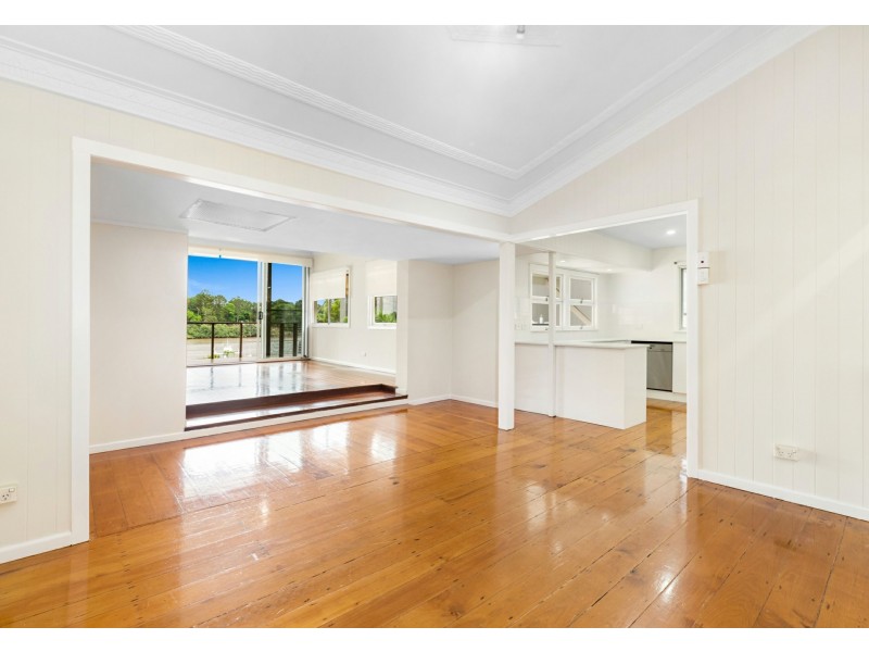 39 Brisbane Corso, Fairfield QLD 4103