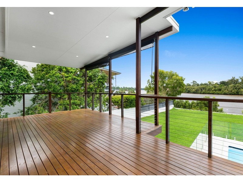 39 Brisbane Corso, Fairfield QLD 4103