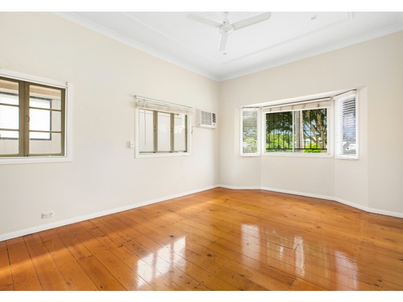 39 Brisbane Corso, Fairfield QLD 4103