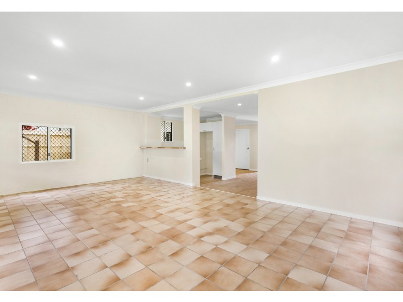 39 Brisbane Corso, Fairfield QLD 4103