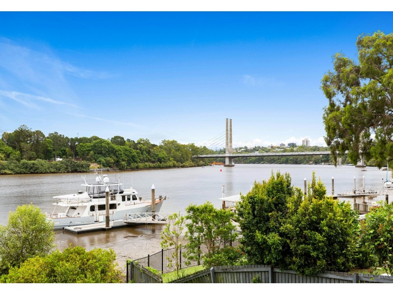 39 Brisbane Corso, Fairfield QLD 4103