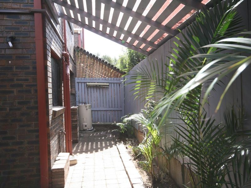 2/36 Yeronga Street, Yeronga QLD 4104