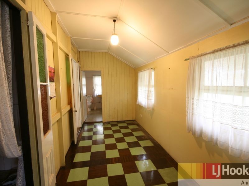 10 Woodville Place, Annerley QLD 4103