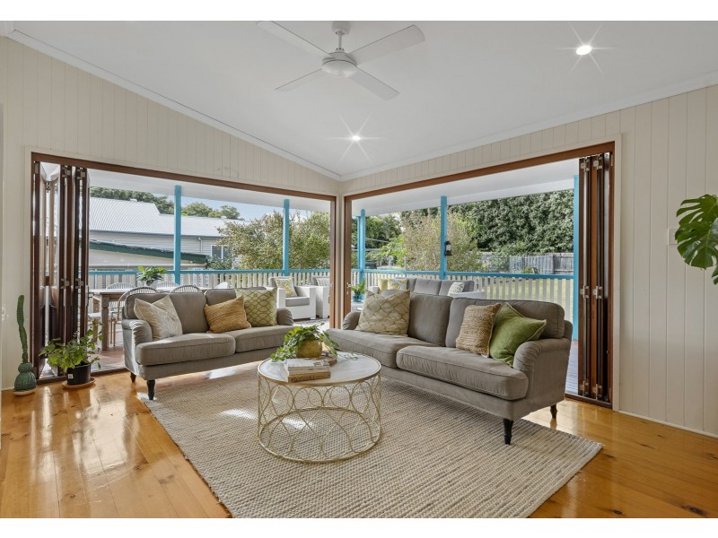 5 Fairview Street, Fairfield QLD 4103