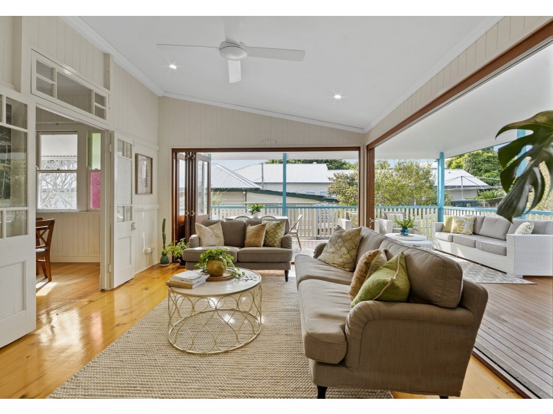 5 Fairview Street, Fairfield QLD 4103