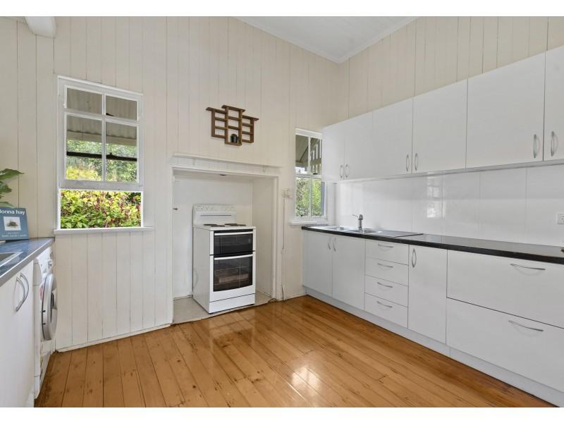 5 Fairview Street, Fairfield QLD 4103