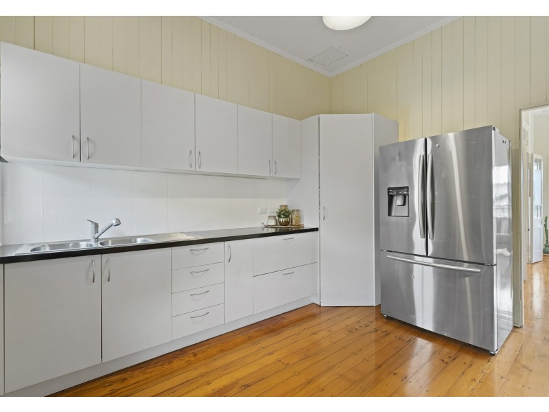 5 Fairview Street, Fairfield QLD 4103