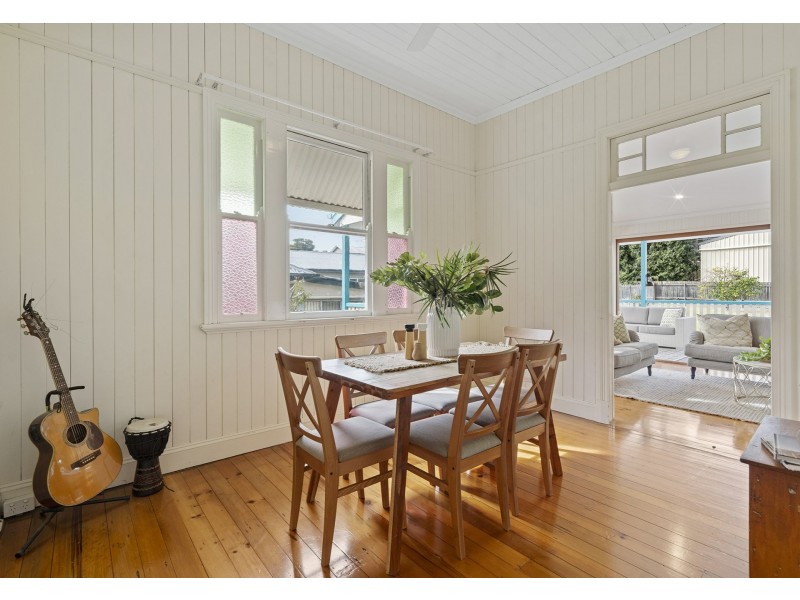 5 Fairview Street, Fairfield QLD 4103