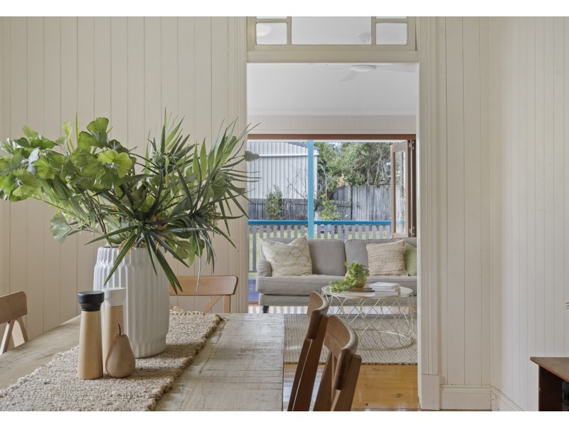 5 Fairview Street, Fairfield QLD 4103