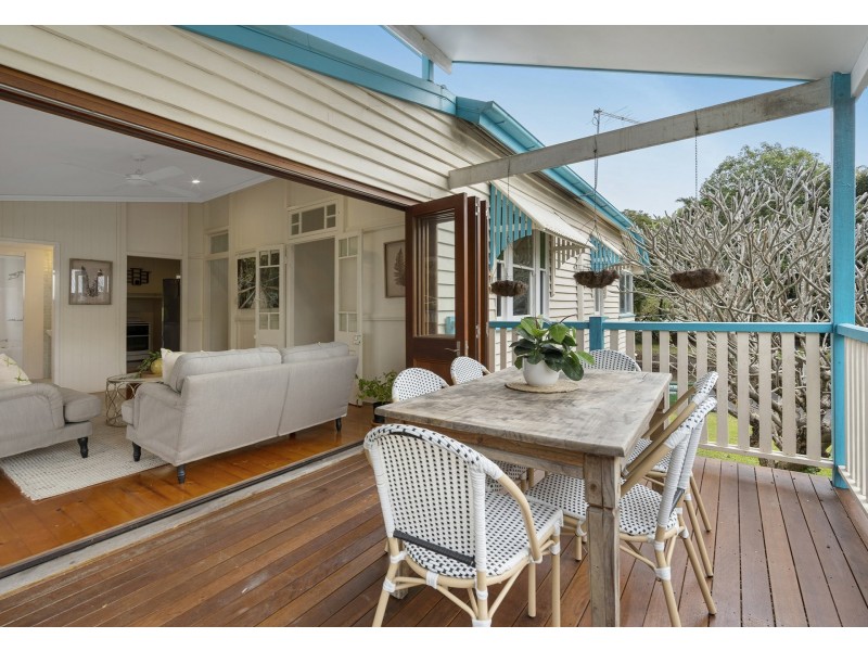 5 Fairview Street, Fairfield QLD 4103