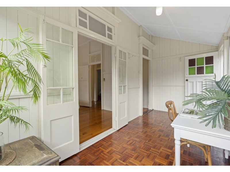 5 Fairview Street, Fairfield QLD 4103