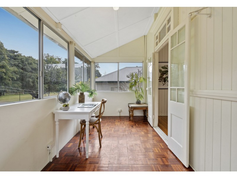 5 Fairview Street, Fairfield QLD 4103