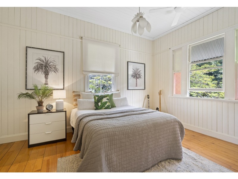 5 Fairview Street, Fairfield QLD 4103