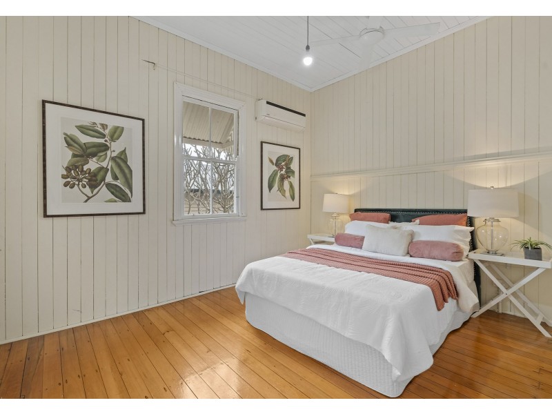 5 Fairview Street, Fairfield QLD 4103