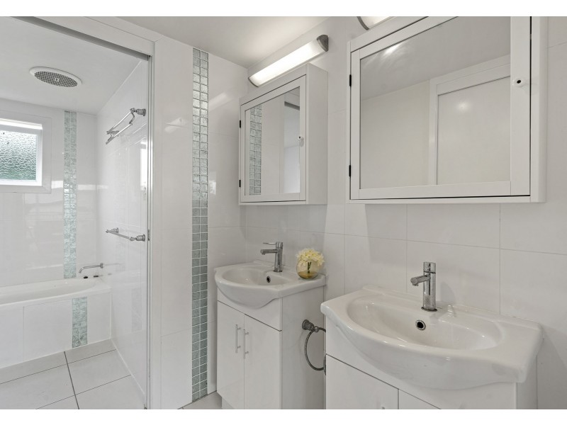 5 Fairview Street, Fairfield QLD 4103