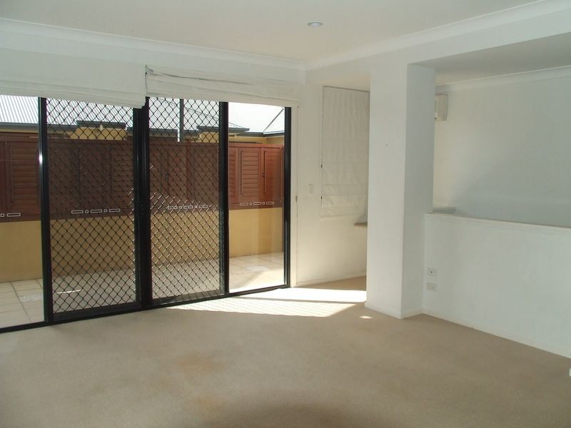 4/12 Simon Street, Yeronga QLD 4104