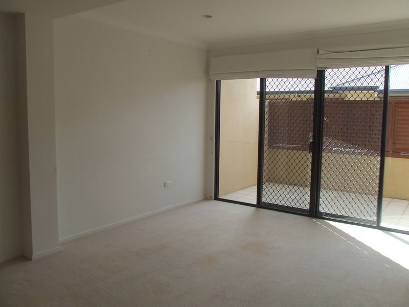 4/12 Simon Street, Yeronga QLD 4104