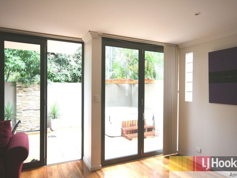 1/127 Ekibin Road, Annerley QLD 4103