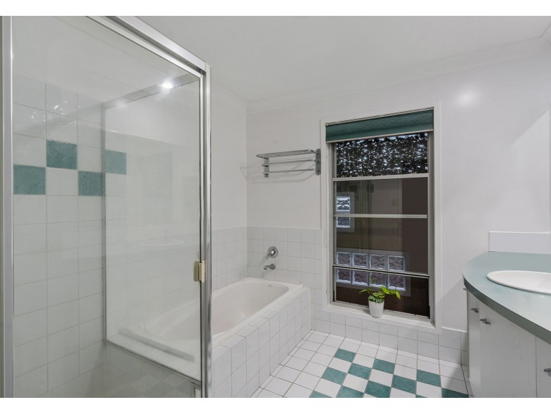 16 Luya Street, Fairfield QLD 4103