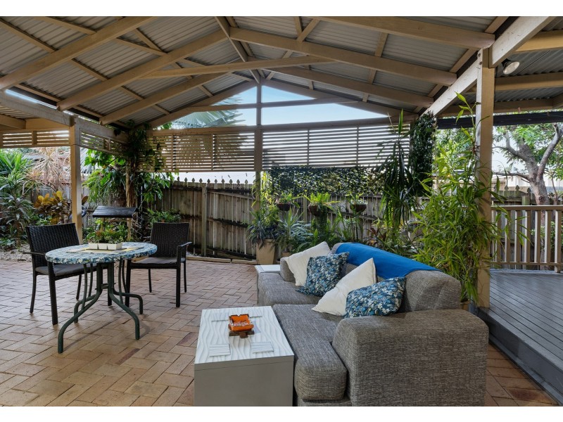 16 Luya Street, Fairfield QLD 4103