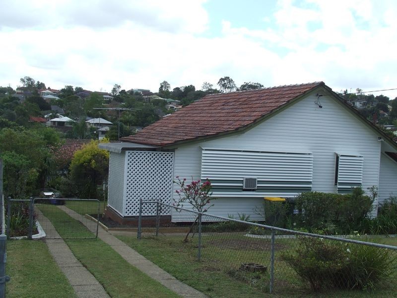 36 Fegen Drive, Moorooka QLD 4105