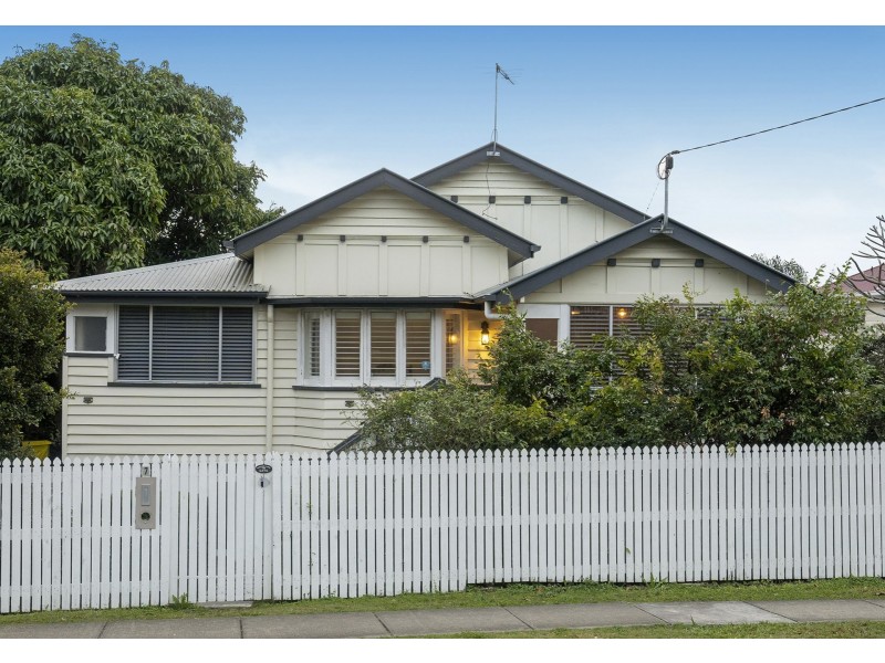 7 Cross Street, Fairfield QLD 4103